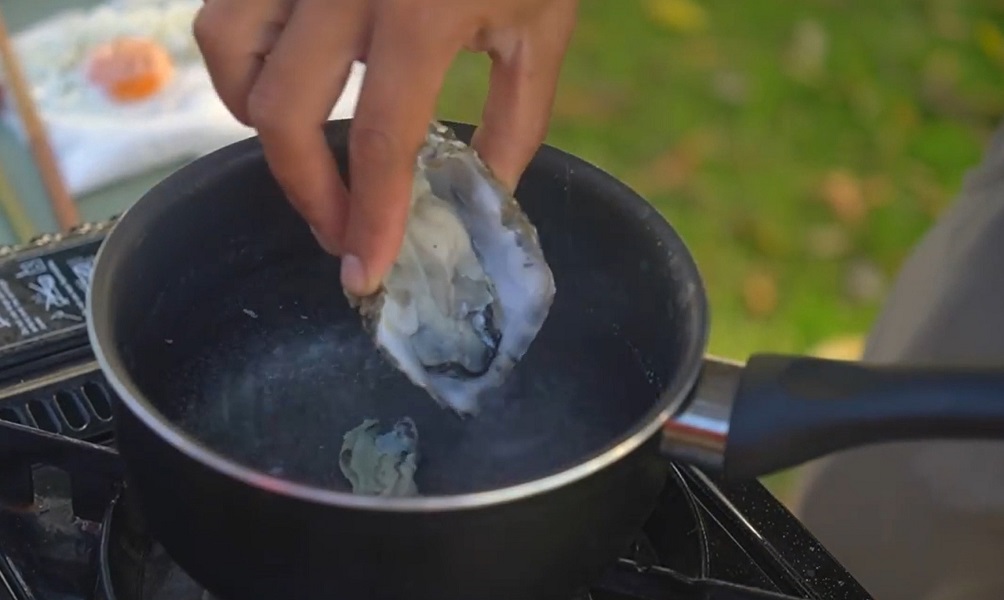 Poaching oysters